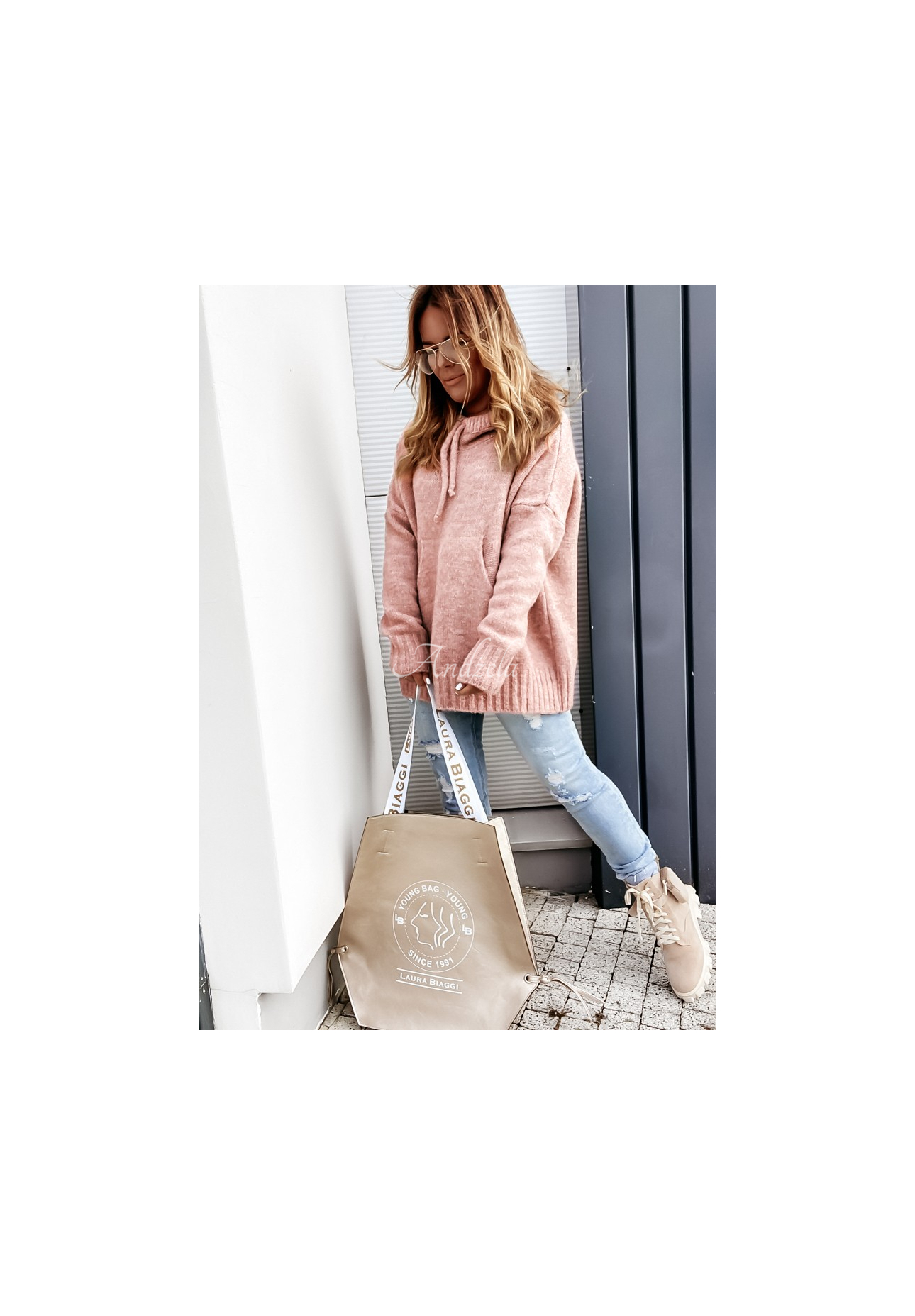 Pulover oversize z kapturem Carra