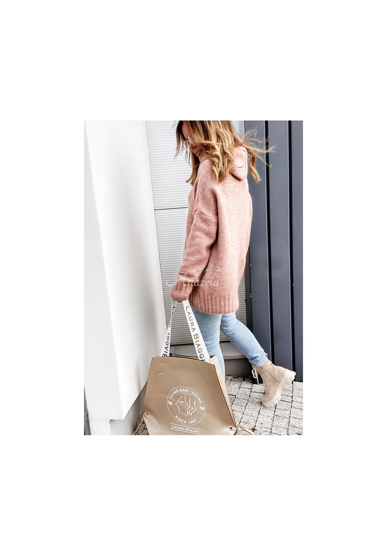Pulover oversize z kapturem Carra