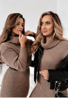 Prążkowana Rochie  Pulover  z golfem Marisol camel