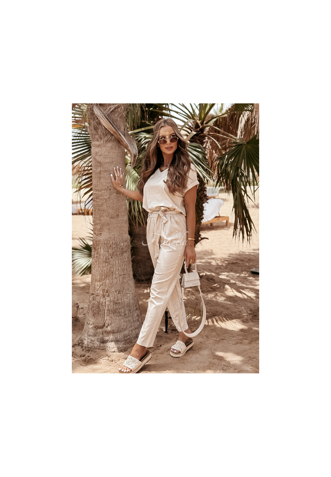 Compleu din in Summer In Us format din tricou și pantaloni bej