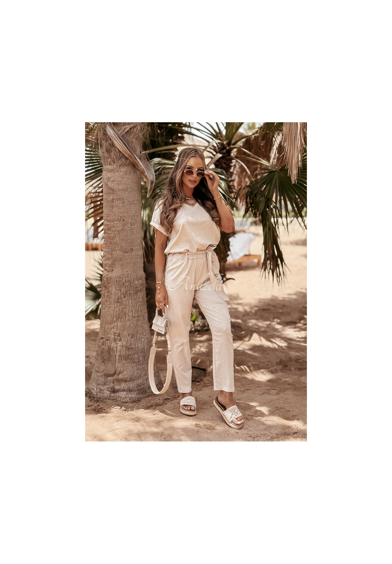 Compleu din in Summer In Us format din tricou și pantaloni bej