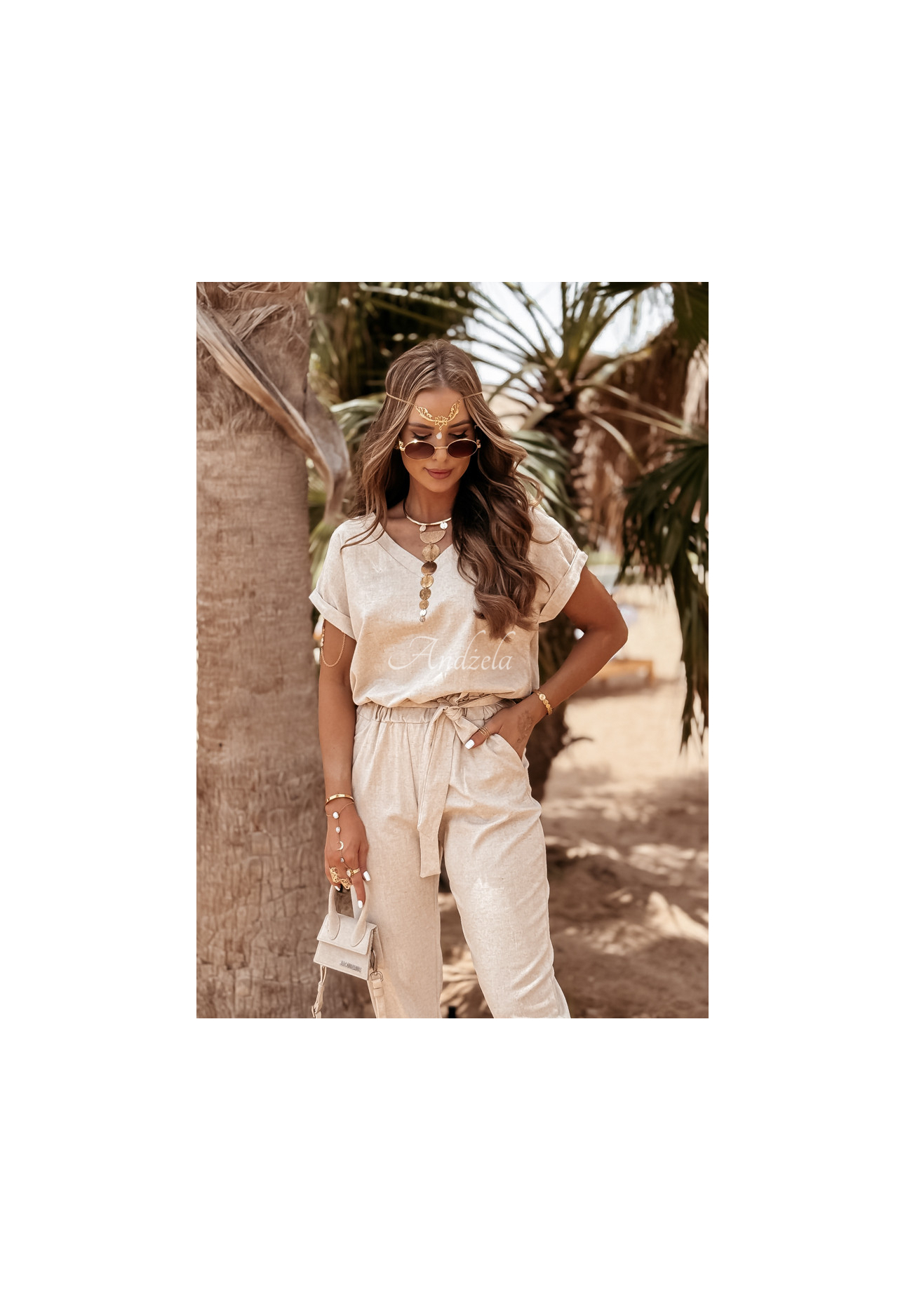 Compleu din in Summer In Us format din tricou și pantaloni bej