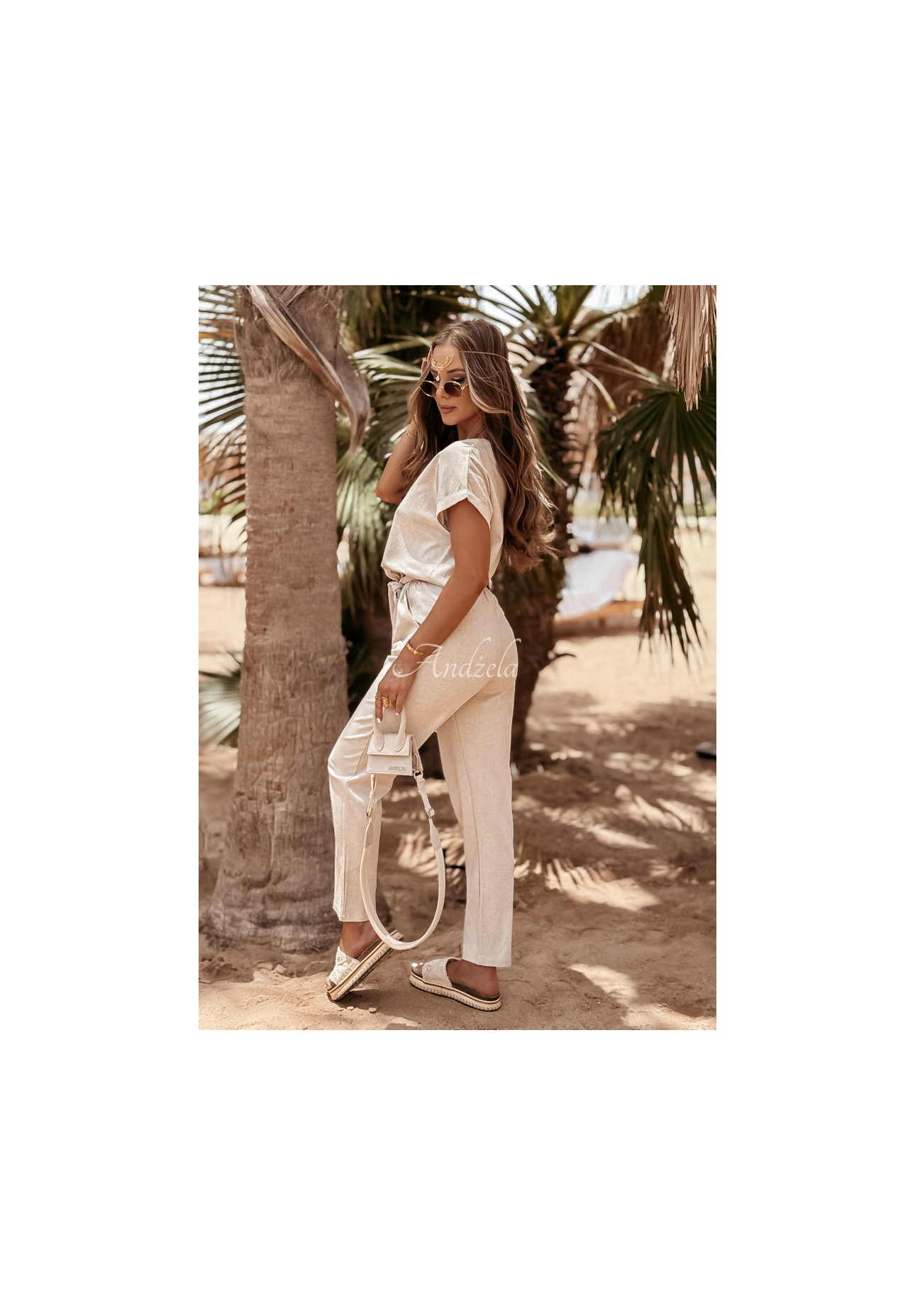 Compleu din in Summer In Us format din tricou și pantaloni bej