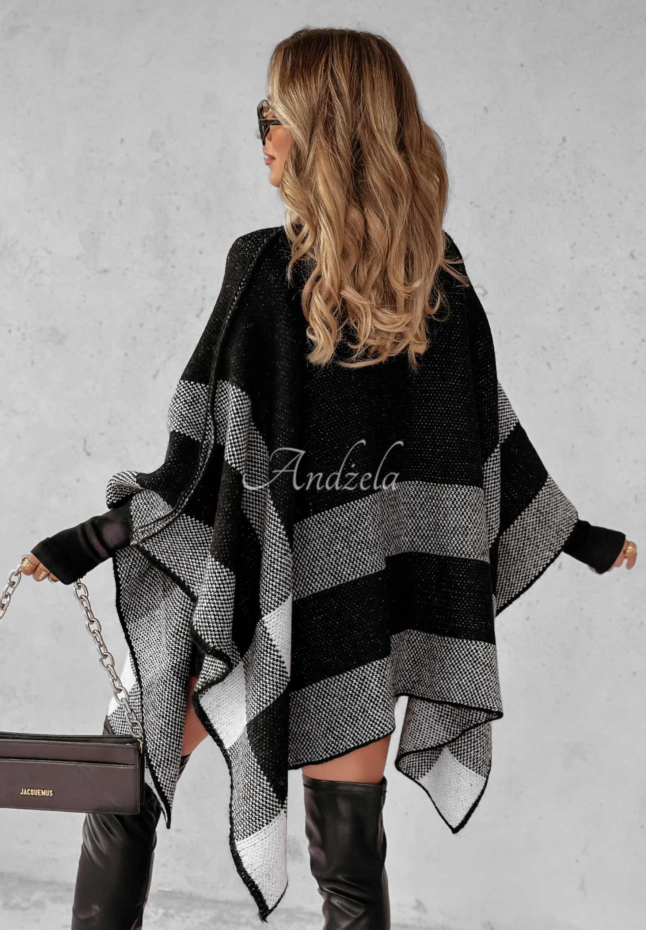 Pulover poncho We Go Together model în carouri