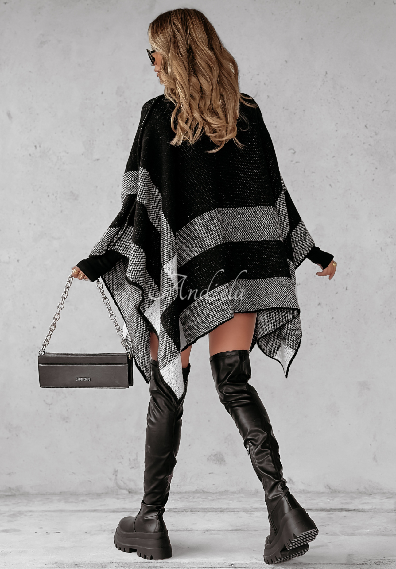 Pulover poncho We Go Together model în carouri