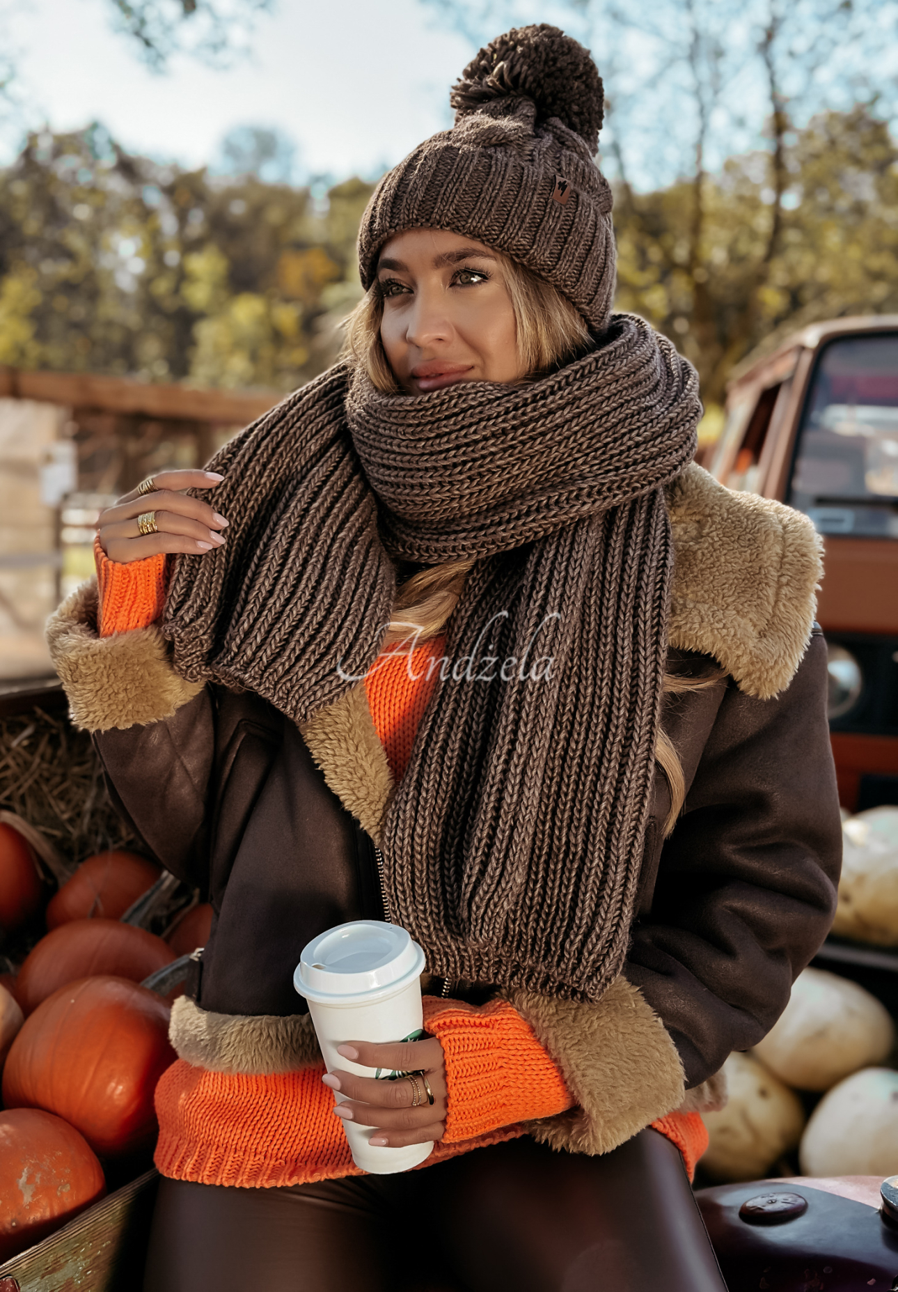 Căciulă împletită Winter Wishes cu pompon