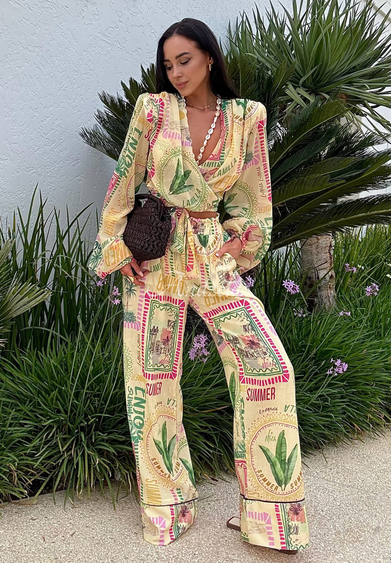Pantaloni wide leg din in La Milla Sunbathing Today cu imprimeu