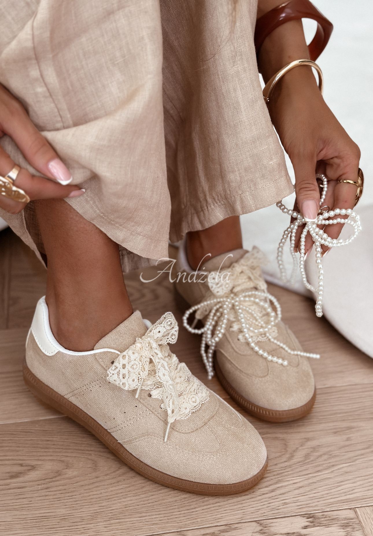 Adidași din piele întoarsă Sweet & Pearly cu fundiță