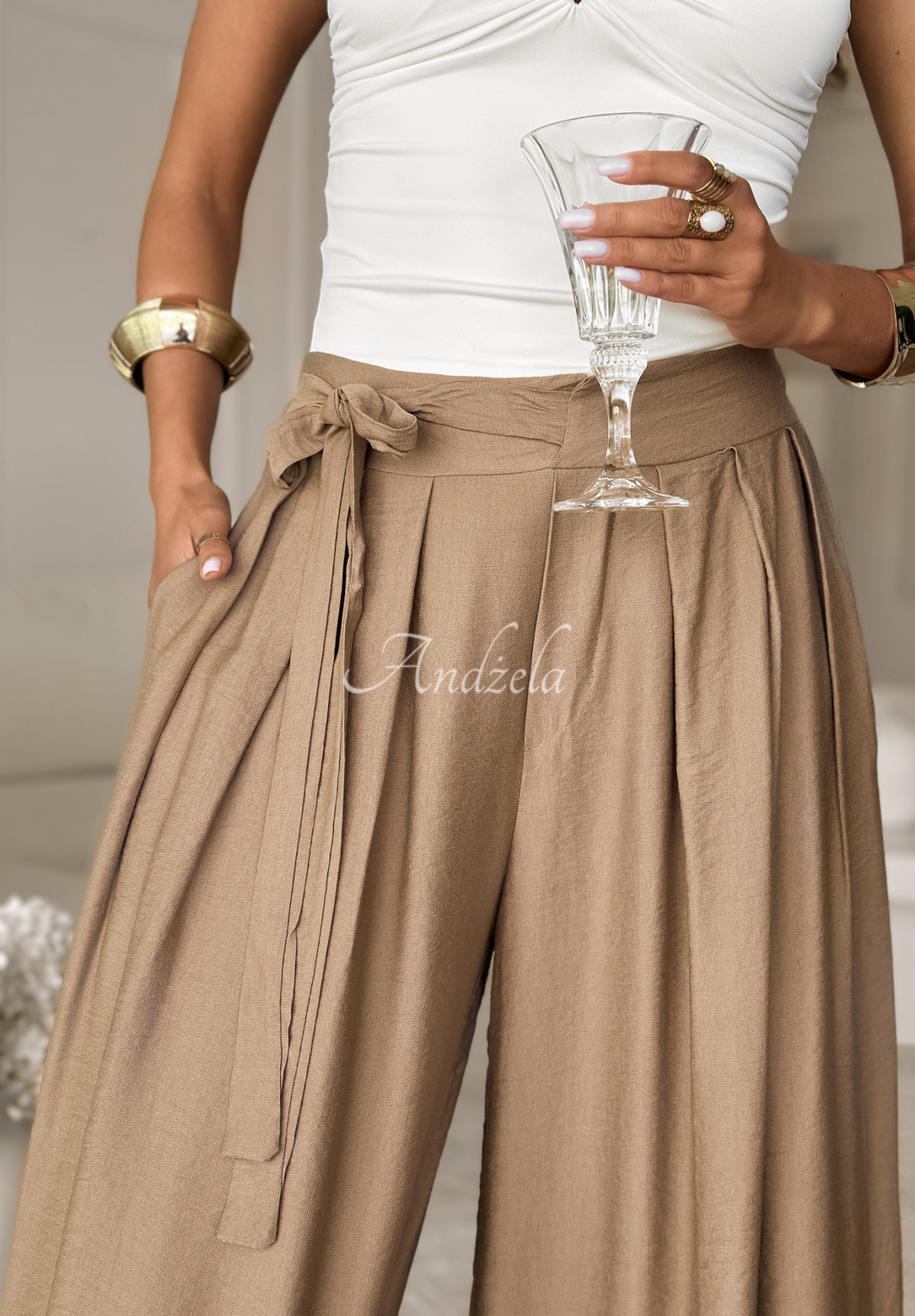 Pantaloni wide leg din viscoză Wavy Happiness cu legare