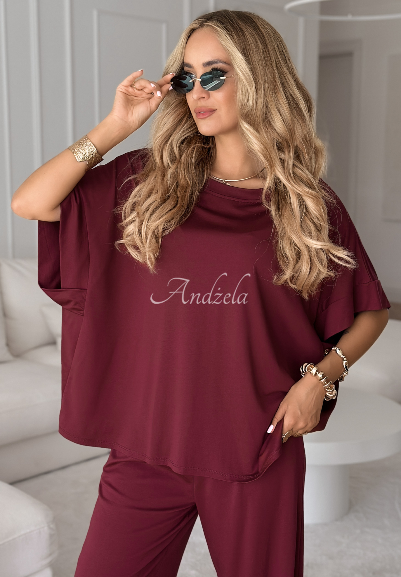 Set din viscoză Two Halves format din tricou oversize și pantaloni
