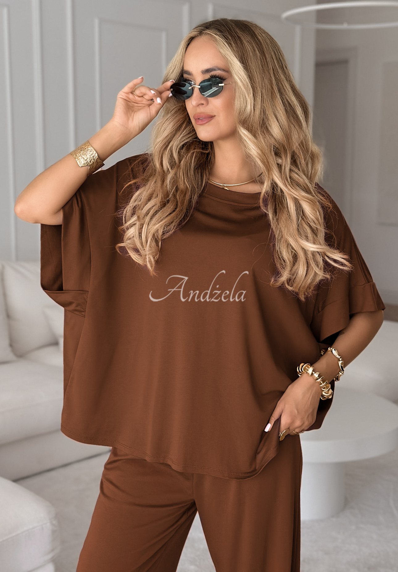 Set din viscoză Two Halves format din tricou oversize și pantaloni