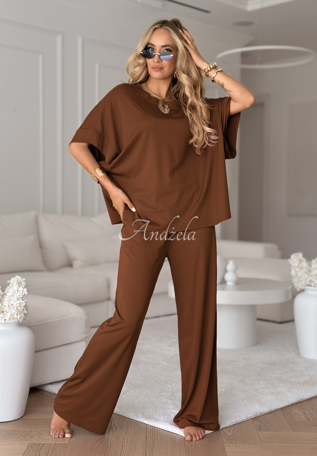 Set din viscoză Two Halves format din tricou oversize și pantaloni