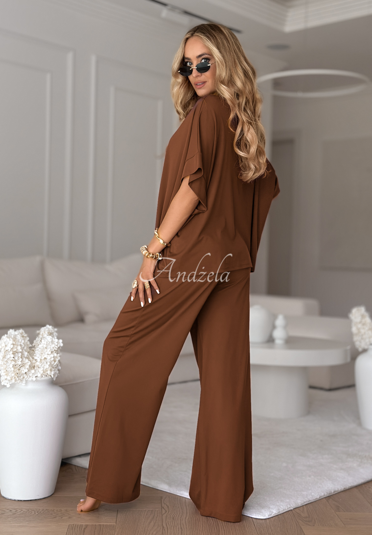 Set din viscoză Two Halves format din tricou oversize și pantaloni