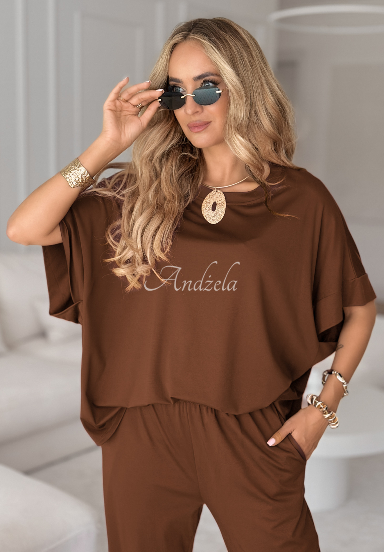 Set din viscoză Two Halves format din tricou oversize și pantaloni