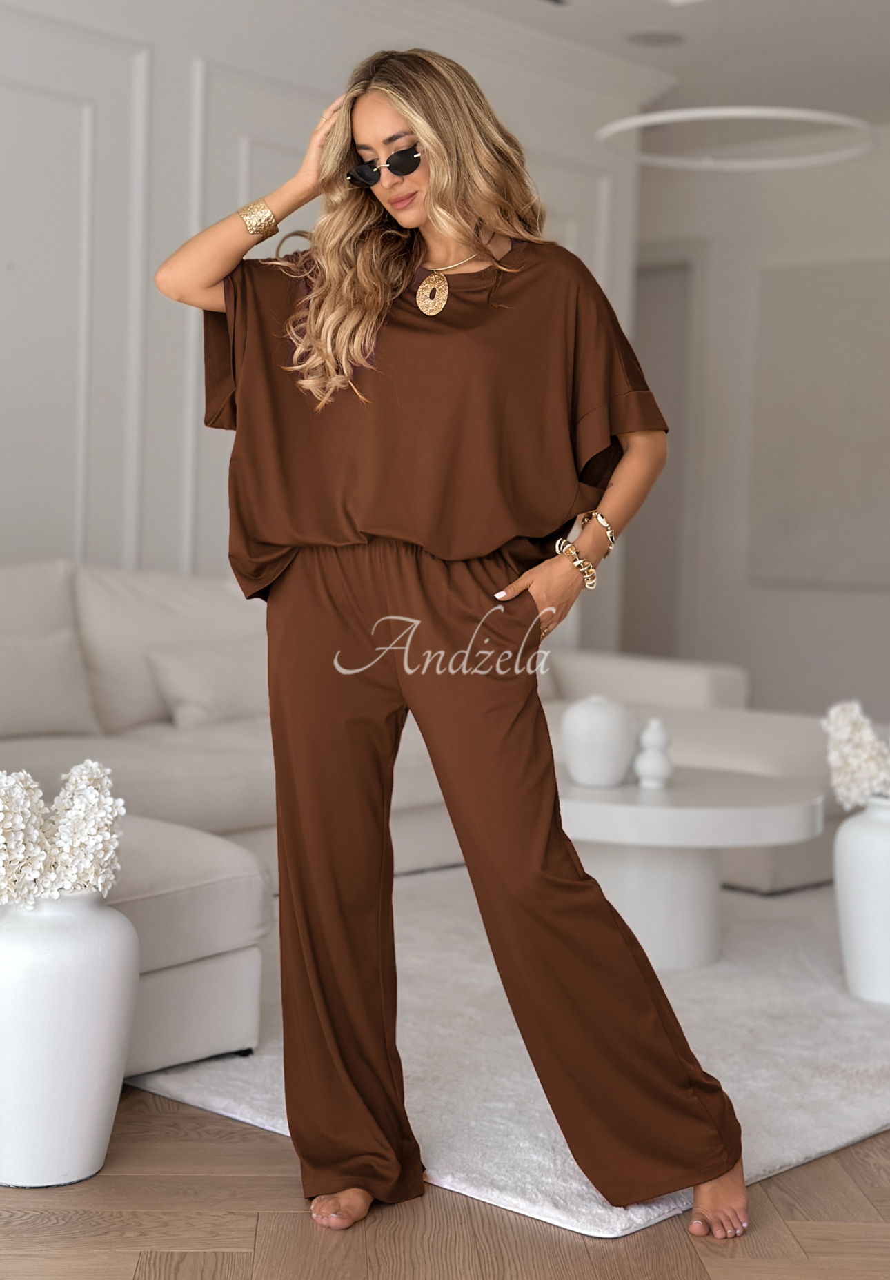 Set din viscoză Two Halves format din tricou oversize și pantaloni