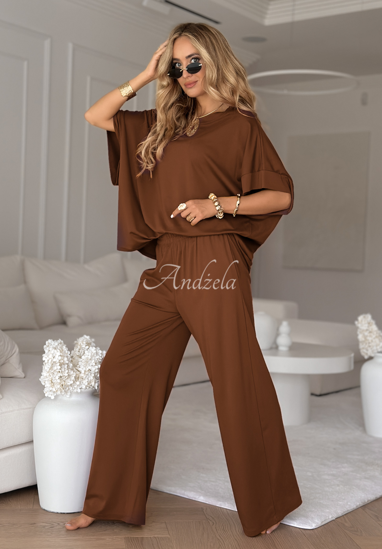 Set din viscoză Two Halves format din tricou oversize și pantaloni