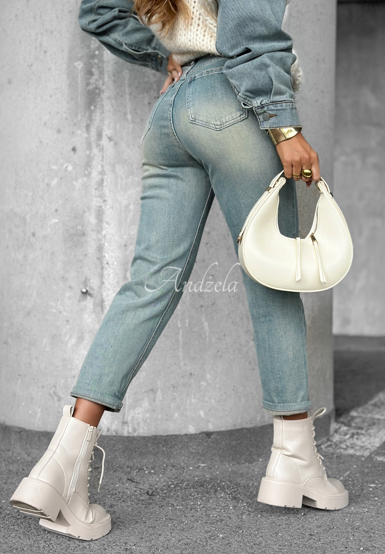 Blugi mom fit Still Thinking