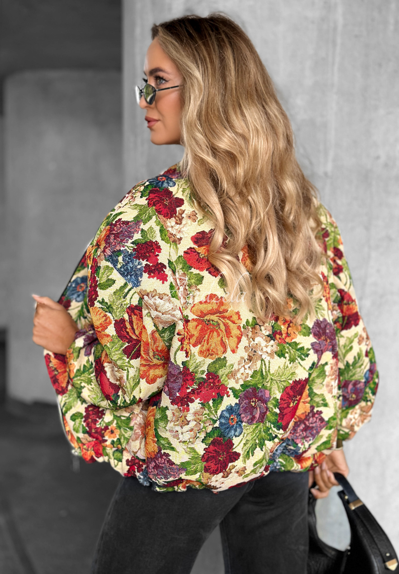 Geacă scurtă bomber Fragrant Flowers cu imprimeu floral