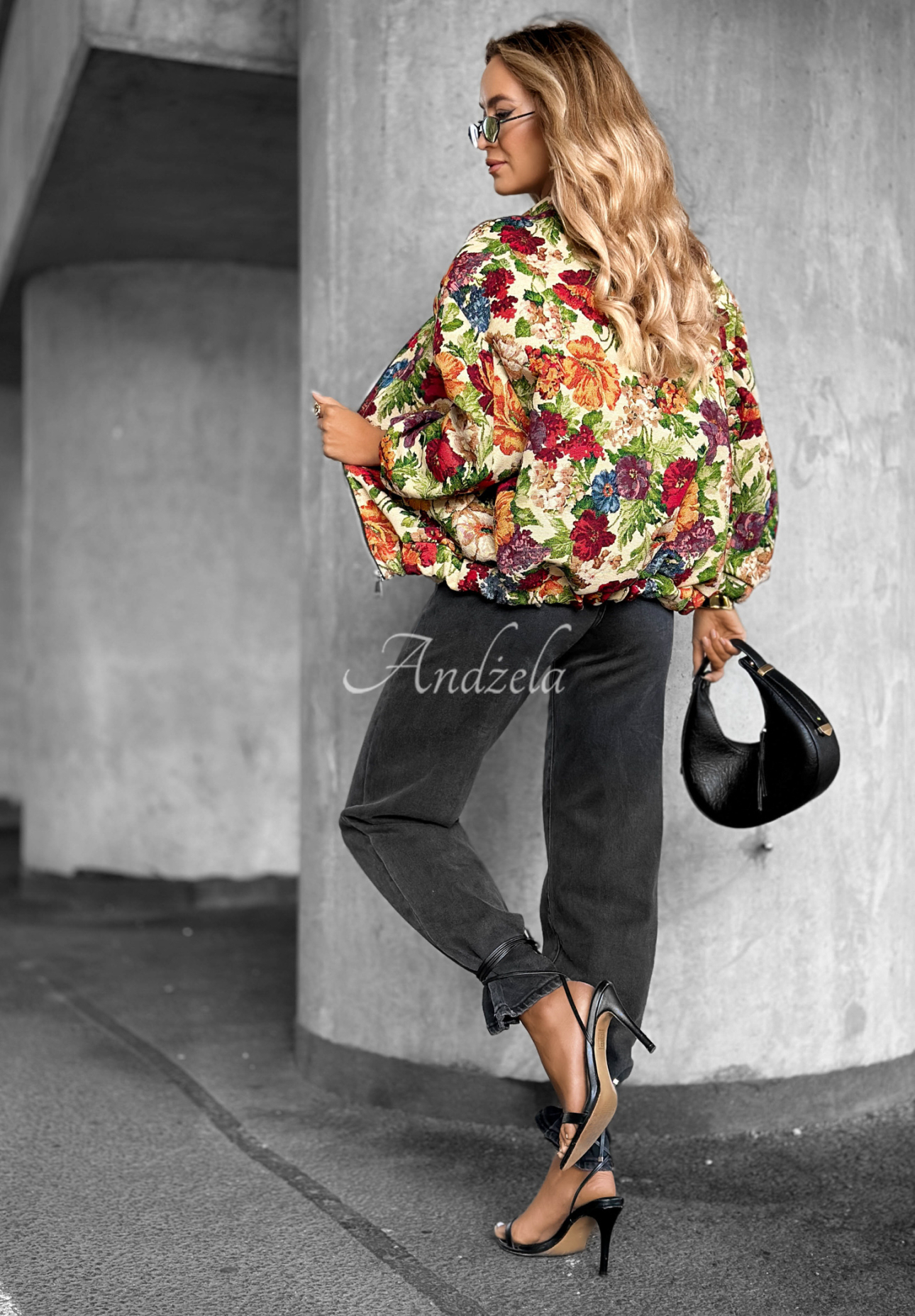 Geacă scurtă bomber Fragrant Flowers cu imprimeu floral