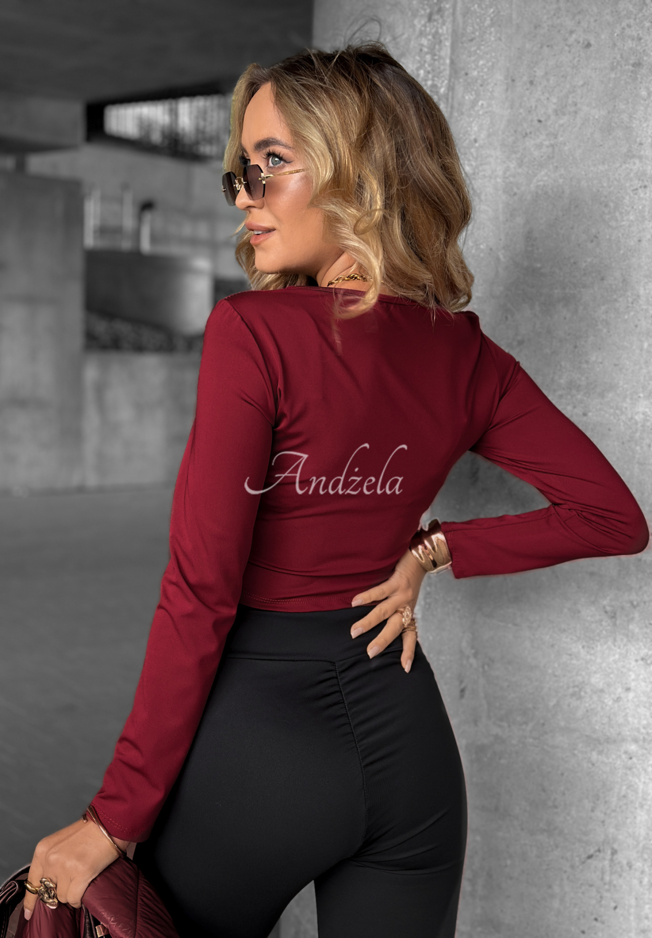 Bluză scurtă longsleeve cu decolteu Go Ahead