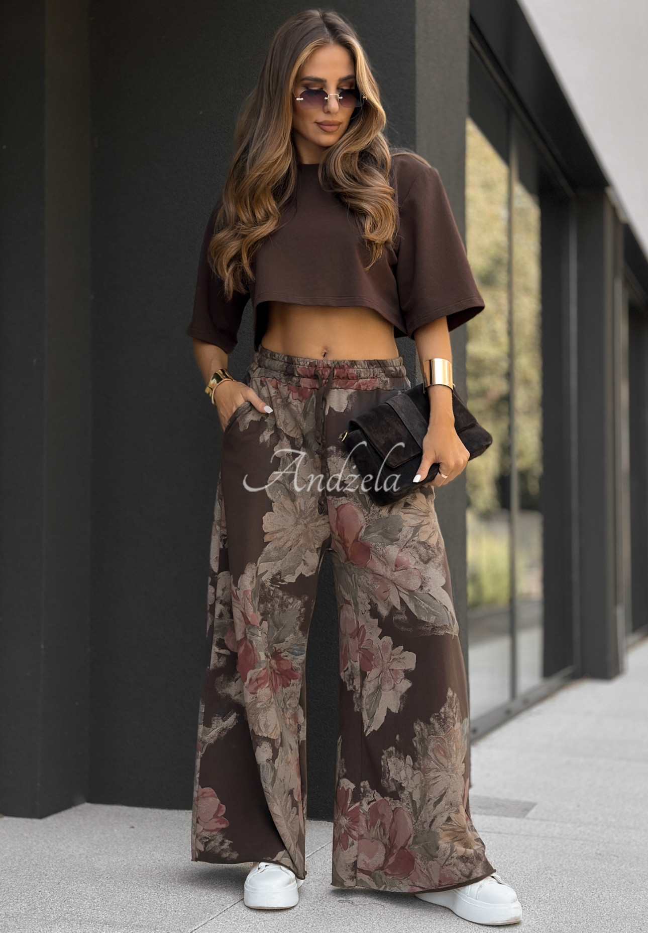 Pantaloni wide leg din material Trust The Moment cu imprimeu floral