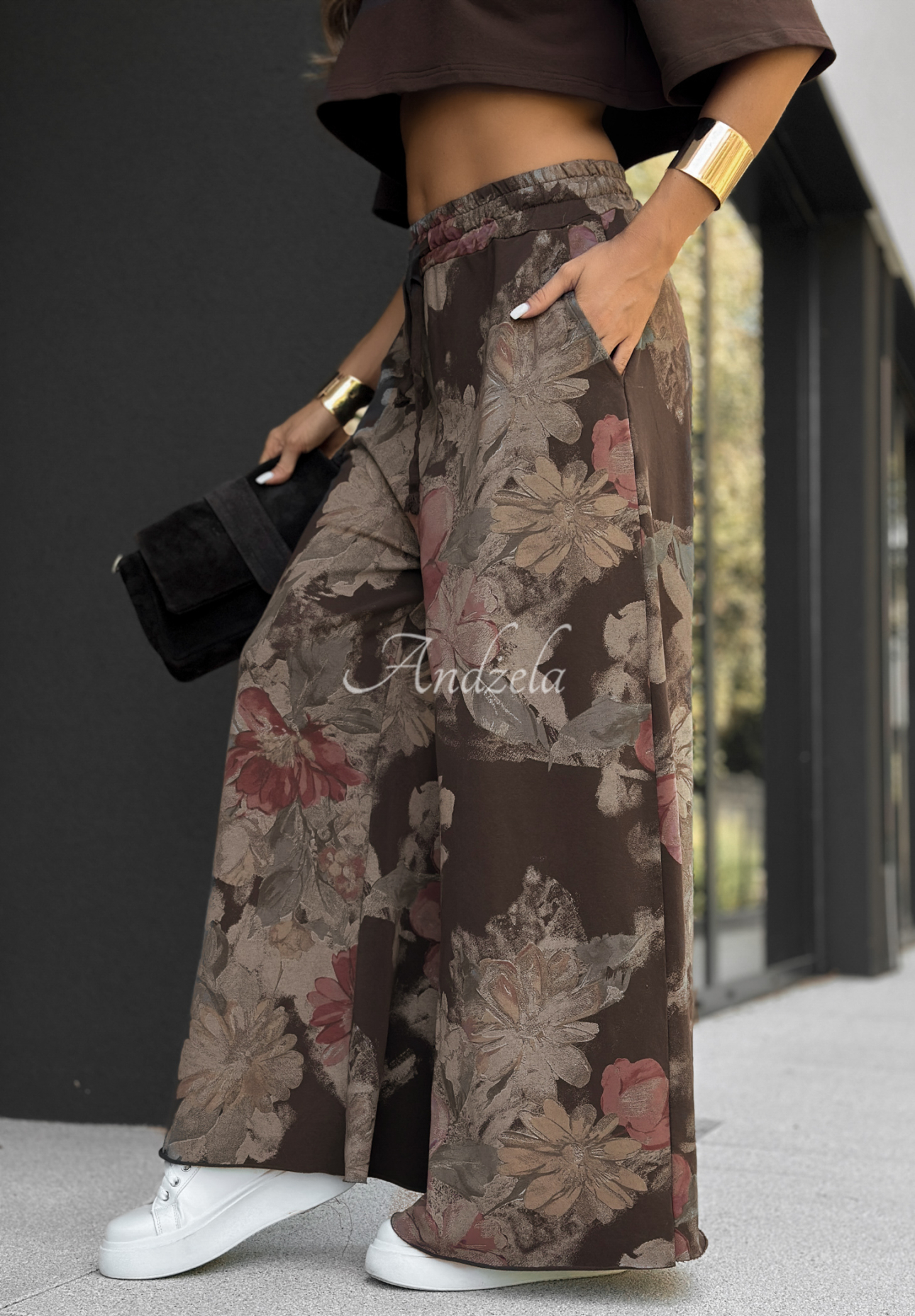 Pantaloni wide leg din material Trust The Moment cu imprimeu floral