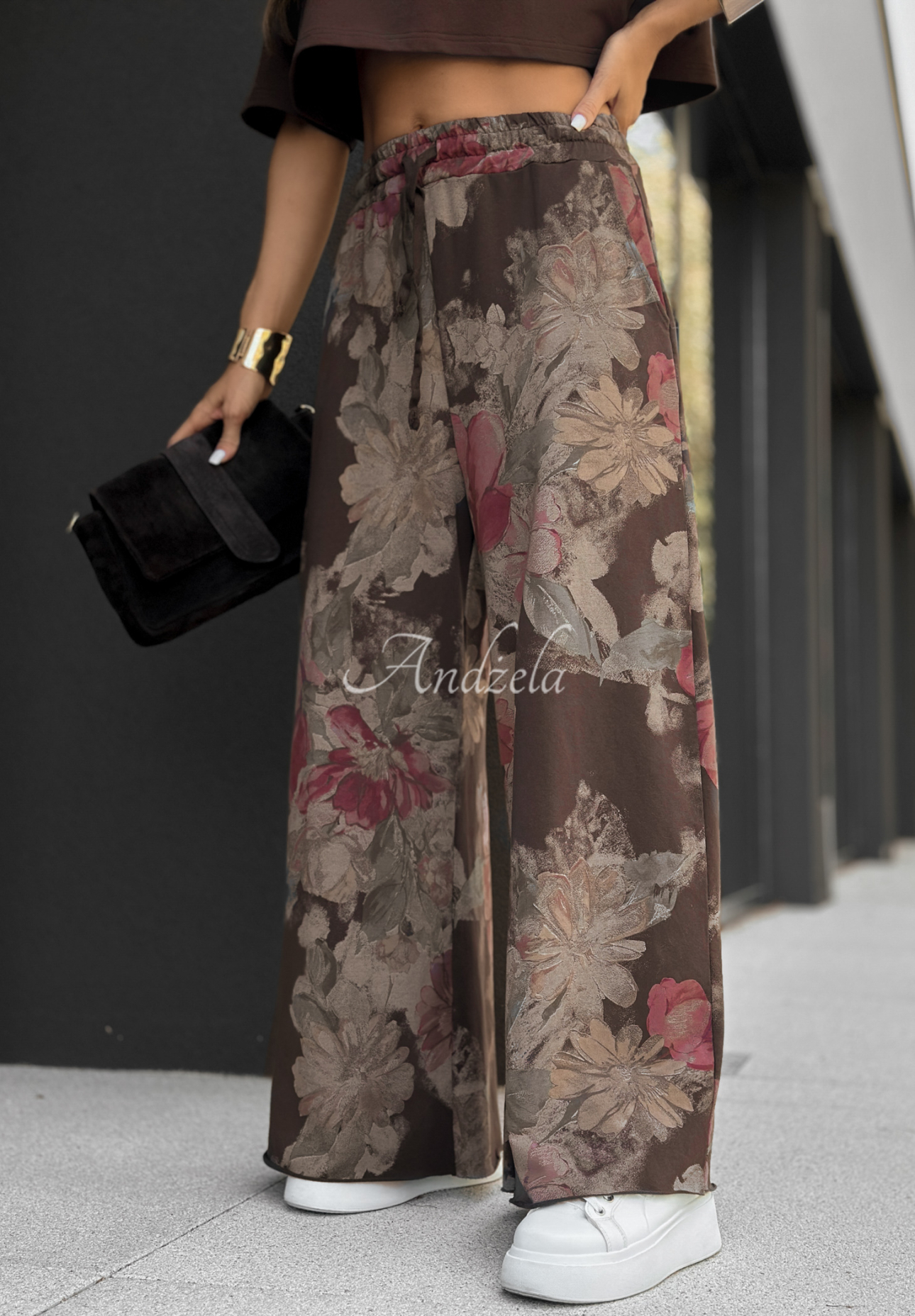 Pantaloni wide leg din material Trust The Moment cu imprimeu floral