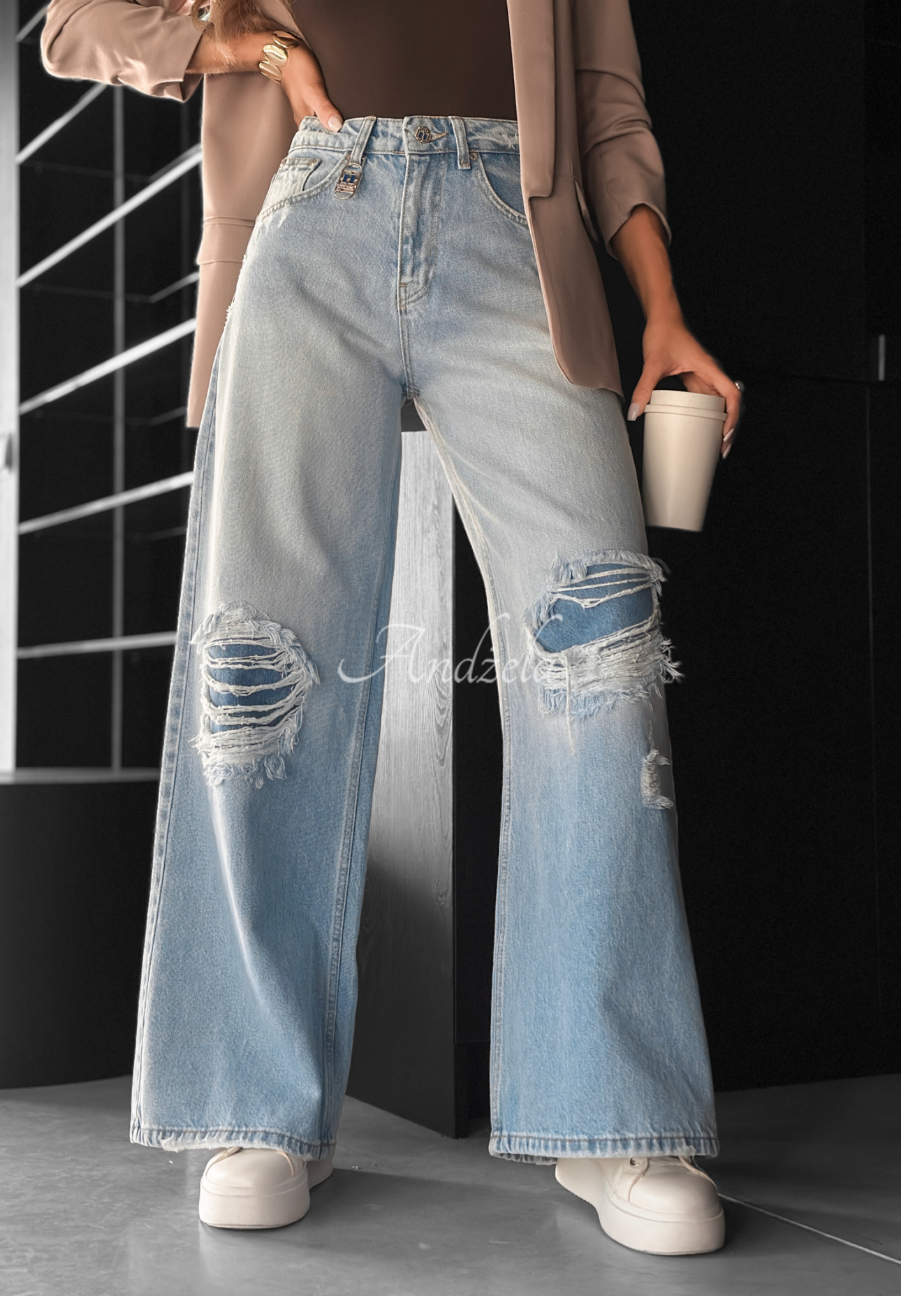Blugi wide leg cu abraziuni No One Asked