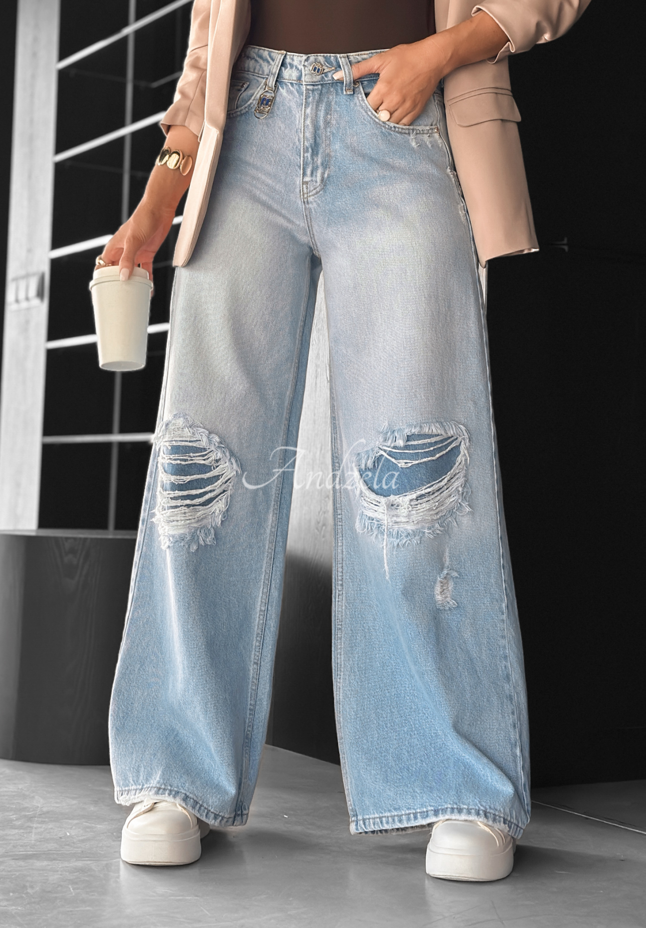 Blugi wide leg cu abraziuni No One Asked