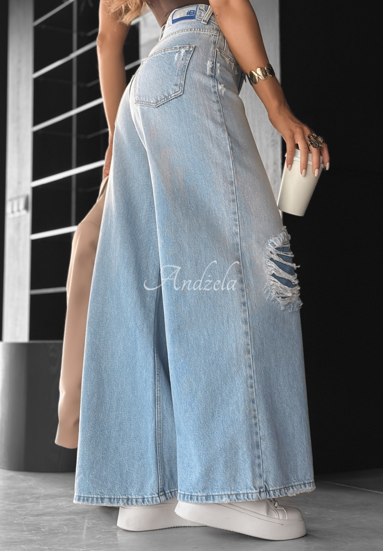 Blugi wide leg cu abraziuni No One Asked