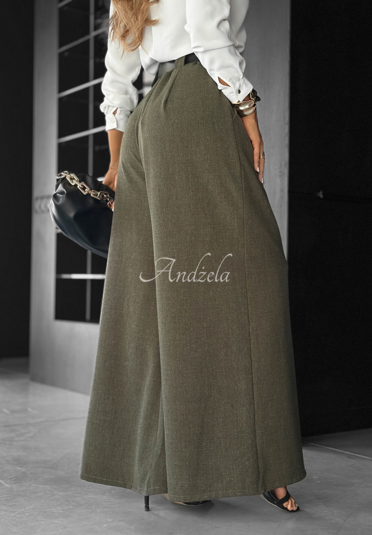 Pantaloni wide leg din material Need Coffee