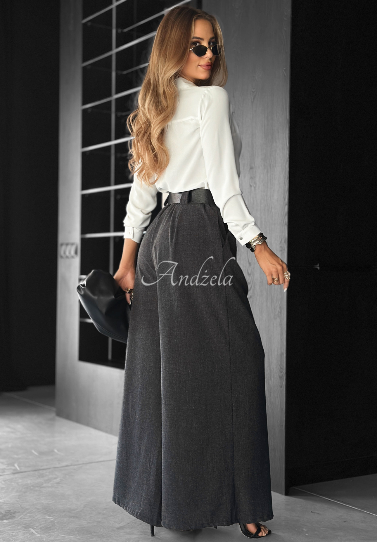 Pantaloni wide leg din material Need Coffee
