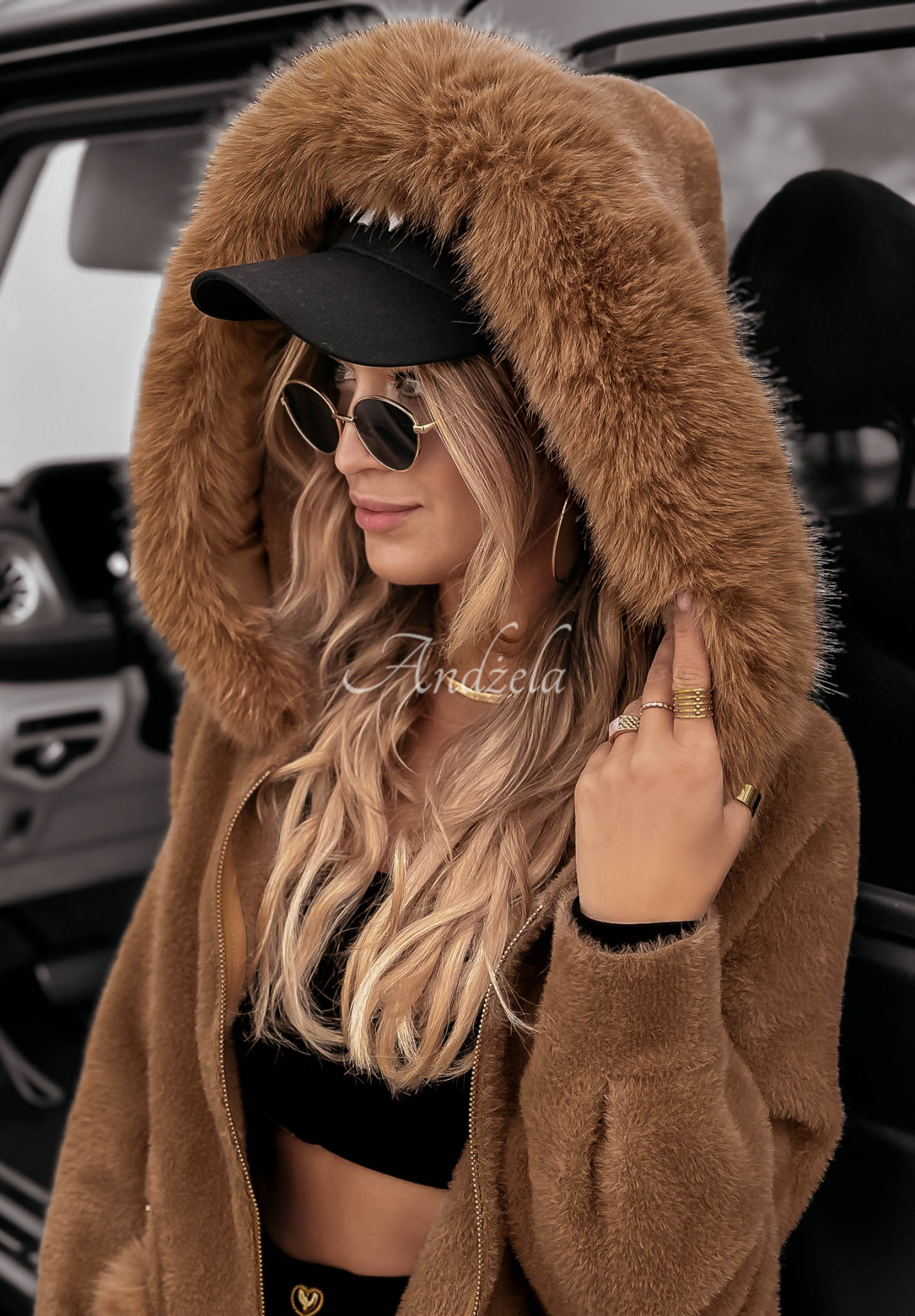 Pardesiu de alpaca Velvet Embrace cu glugă și cu blană
