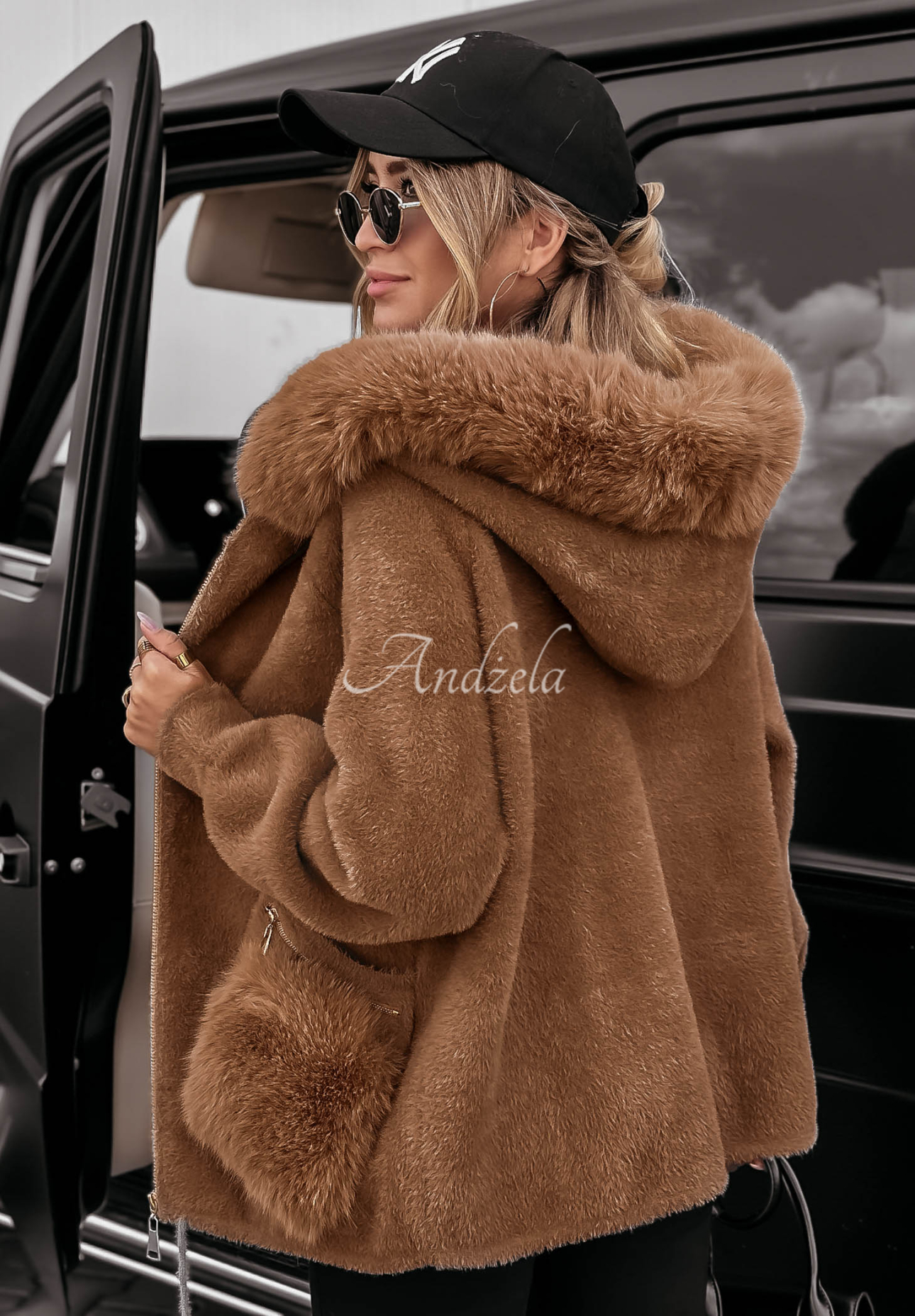 Pardesiu de alpaca Velvet Embrace cu glugă și cu blană
