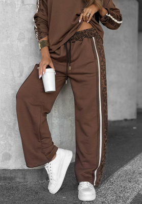 Pantaloni de trening cu imprimeu leopard Leopard Luxe