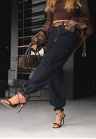 Pantaloni din denim z paskiem banana Pause & Breathe bluemarin