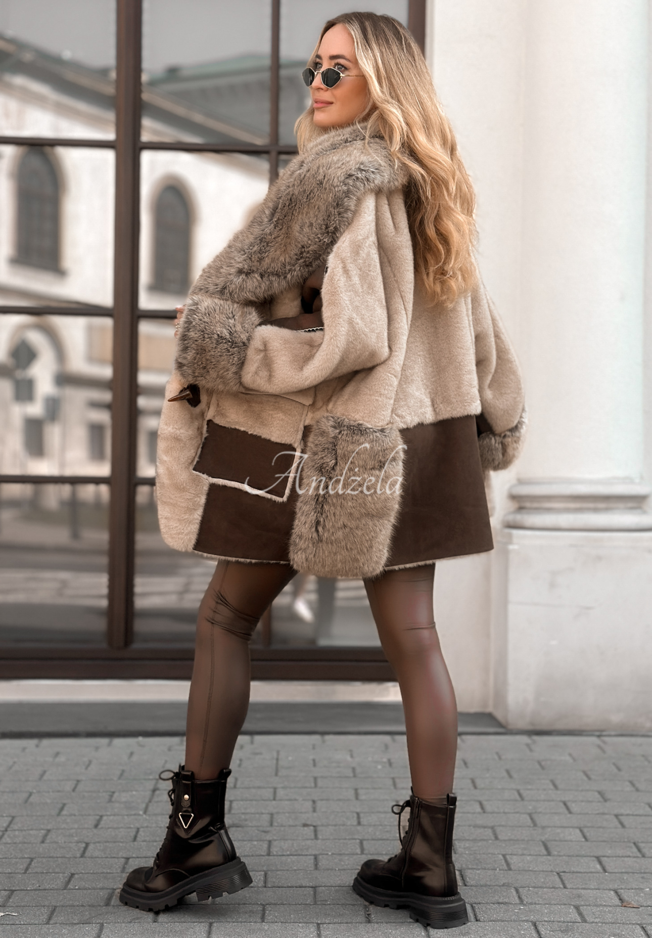 Pardesiu din imitație de lână de miel Caught In Mist cu blană
