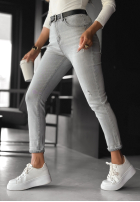 Pantaloni din denim z paskiem Not Even Close gri