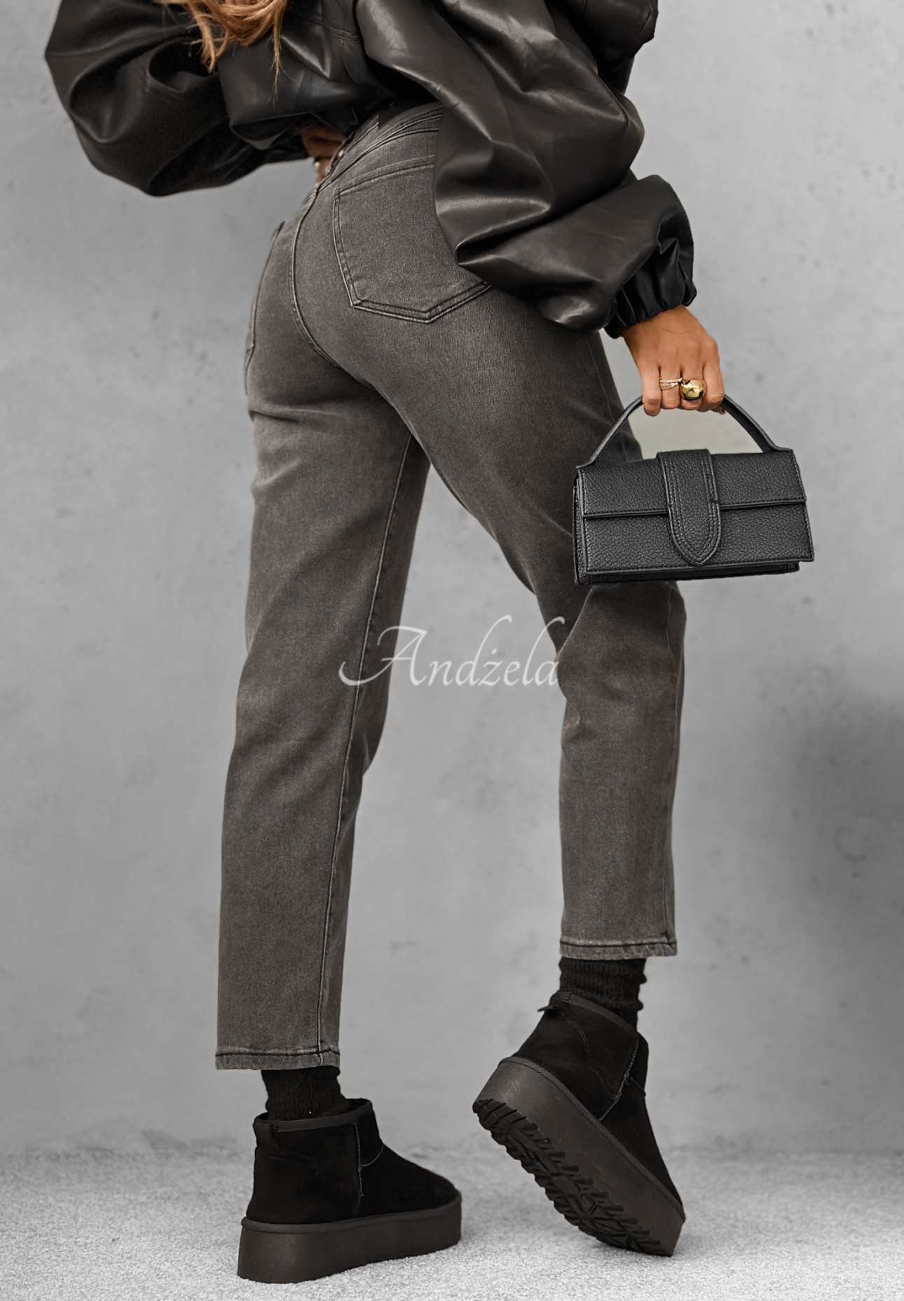Blugi mom fit Looking Back