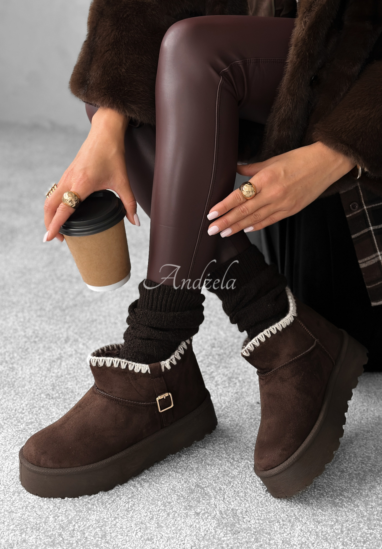 Botine din piele întoarsă cu broderie Wintery Blessings