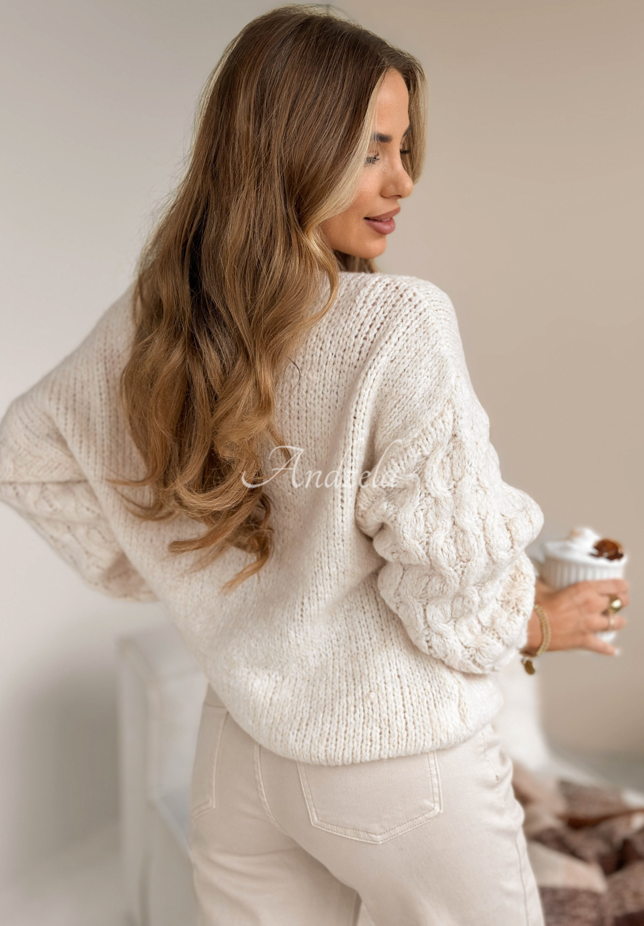 Pulover cu mâneci împletite și lână Braided Twirls