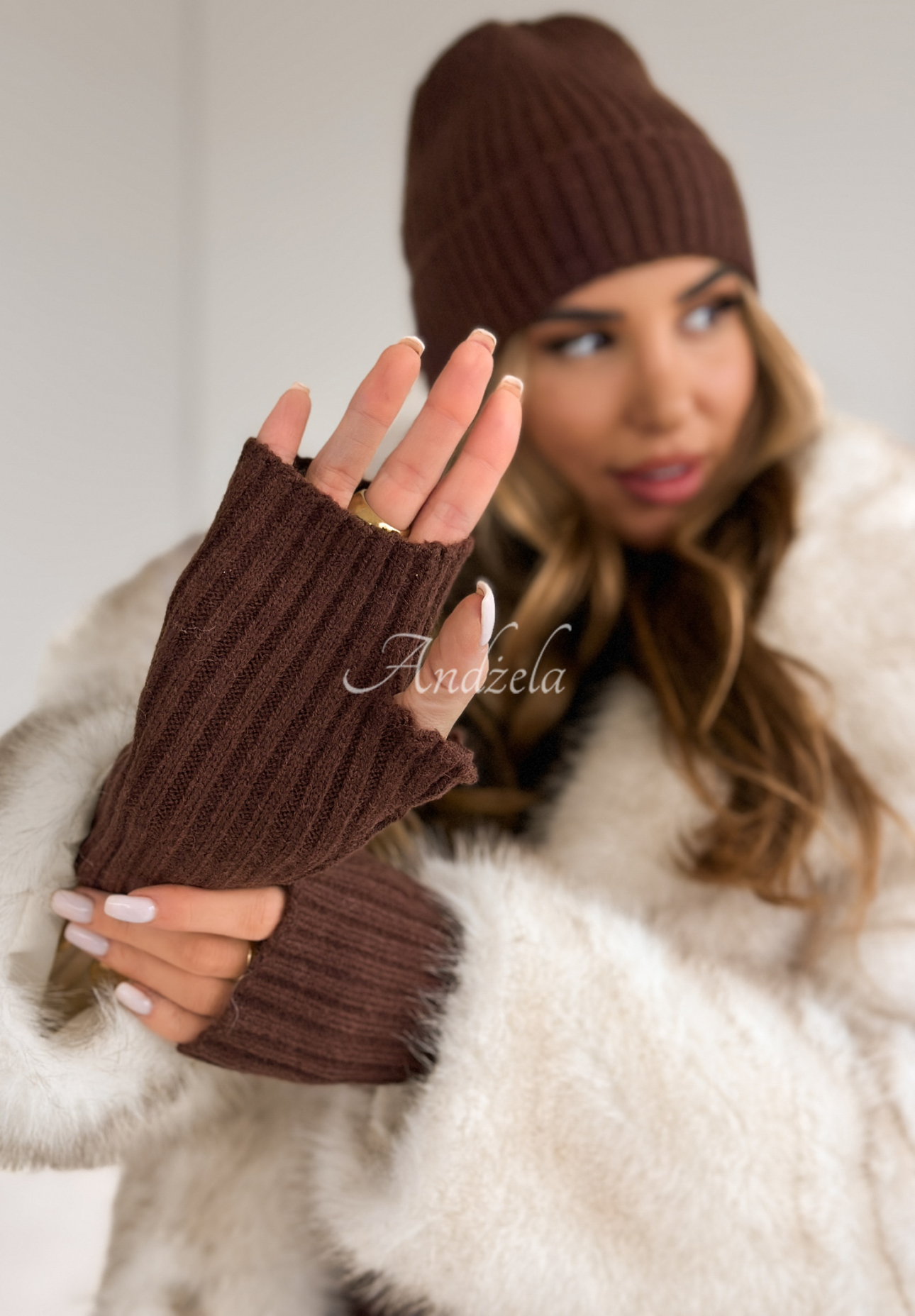 Set 3in1 format din căciulă, fular și mănuși Winter Threads