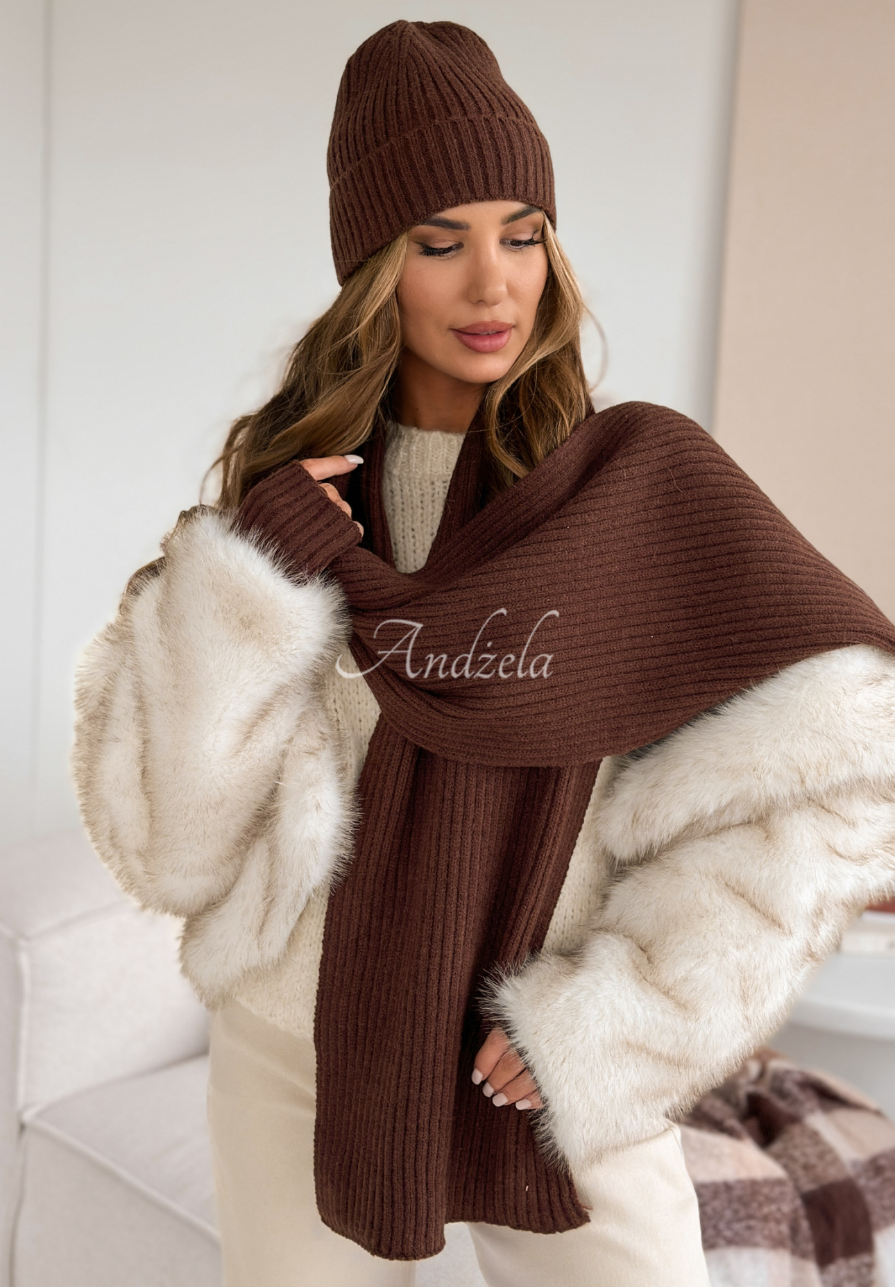 Set 3in1 format din căciulă, fular și mănuși Winter Threads