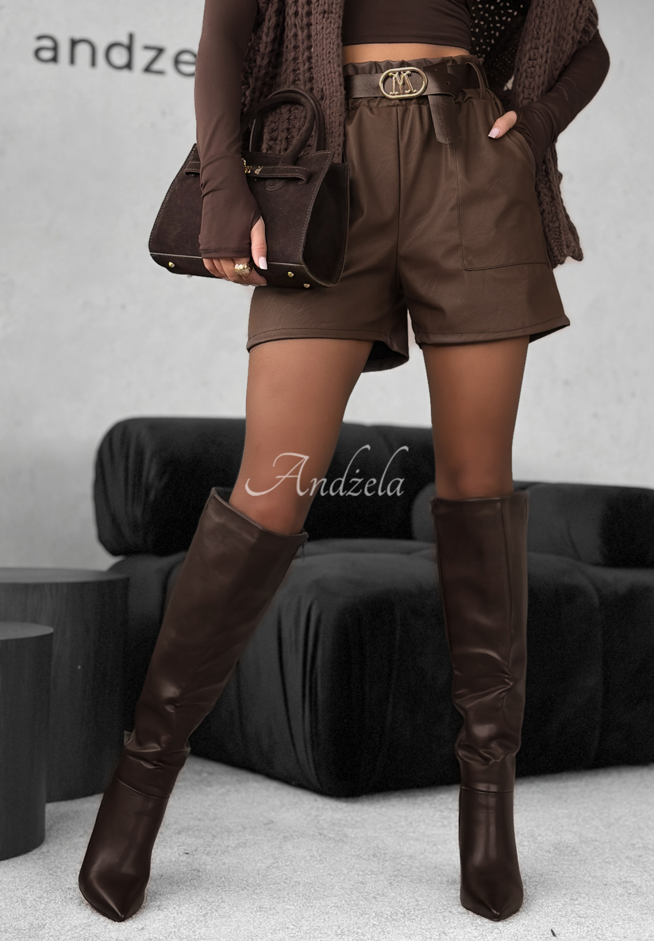 Pantaloni scurți din piele cu curea Cappuccino Time
