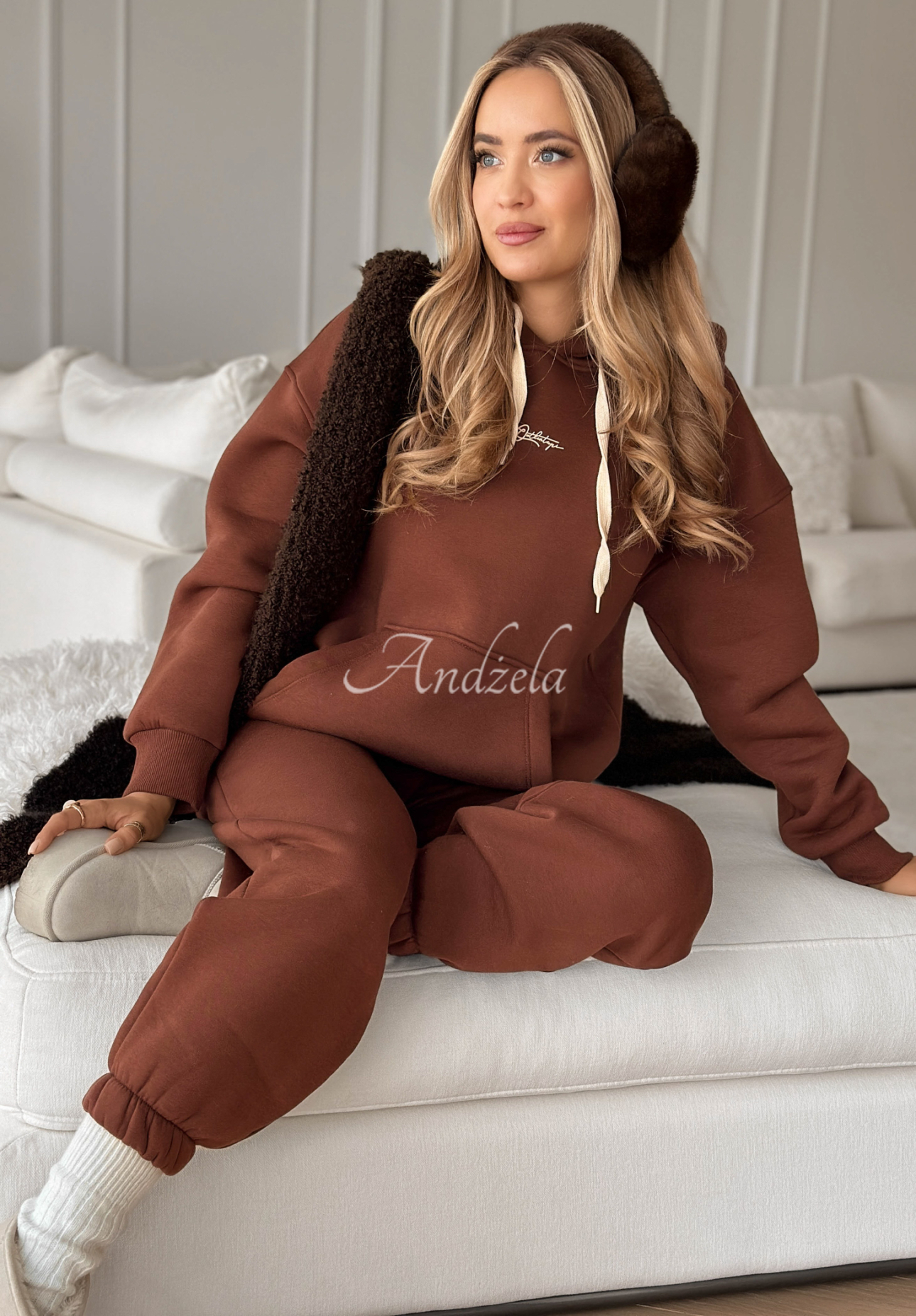 Set de trening format din hanorac și pantaloni She Did That