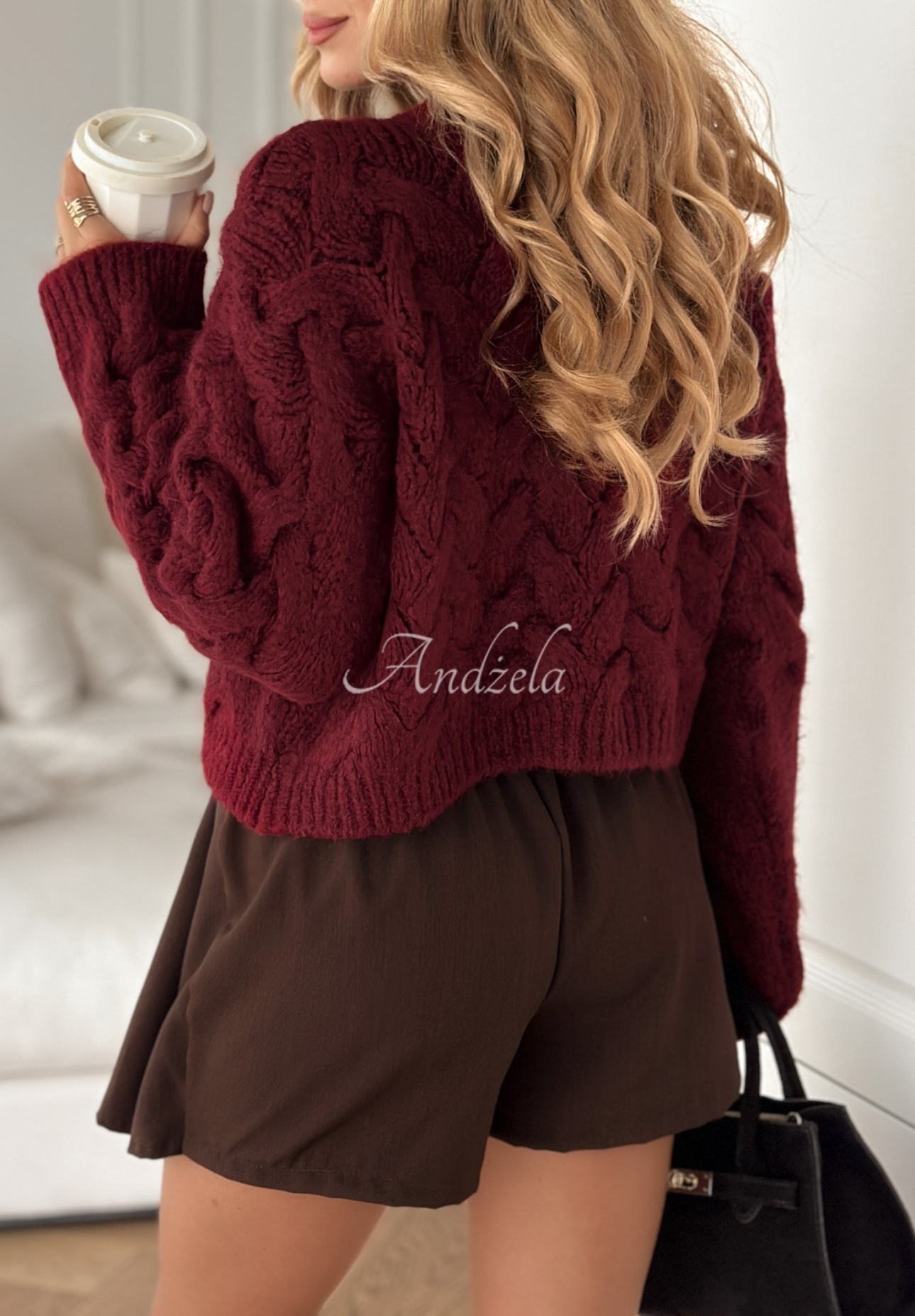 Pulover scurt împletit decorativ Hugging Me din lână și viscoză