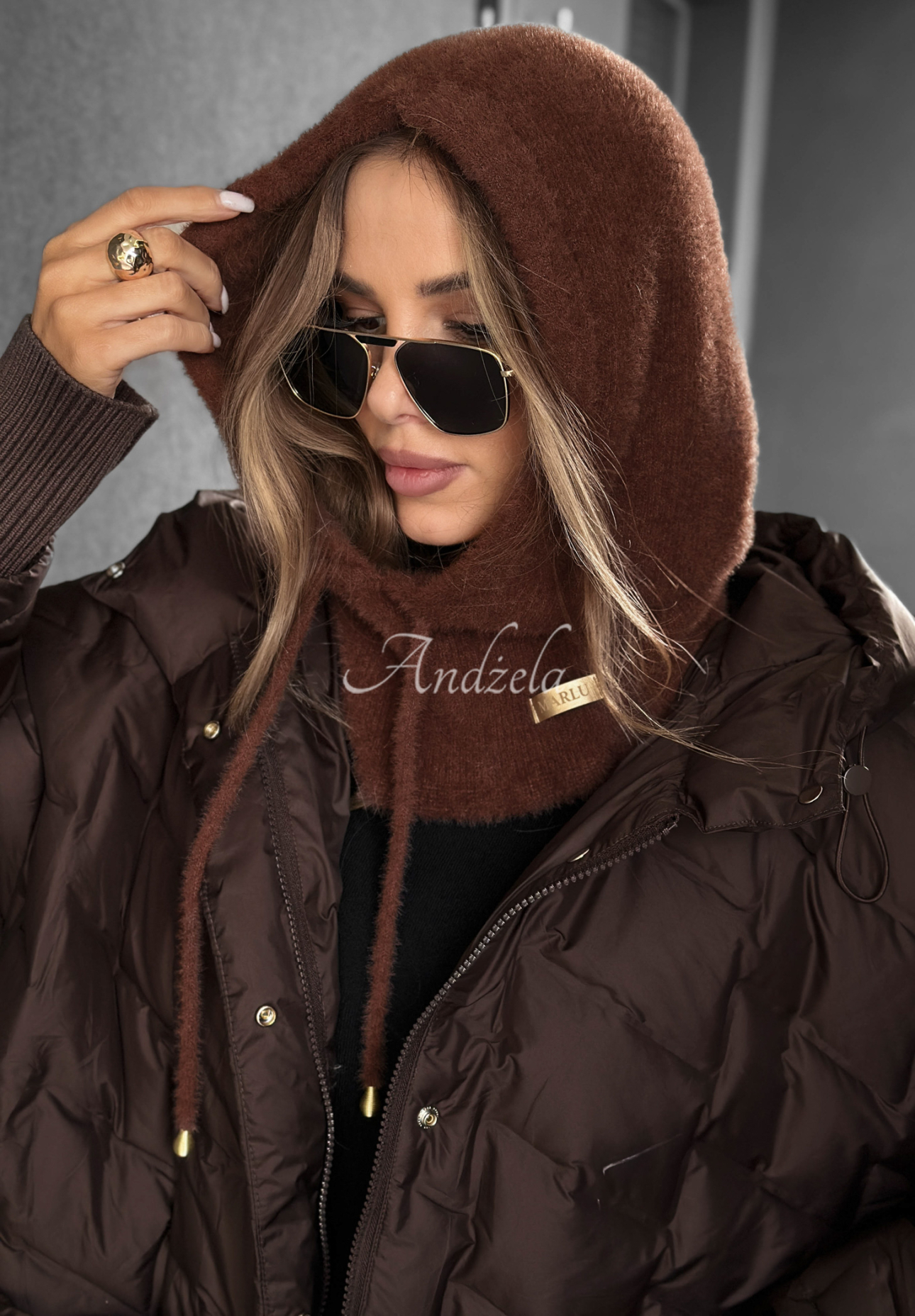 Guler cu glugă din material cu alpaca Long Nights