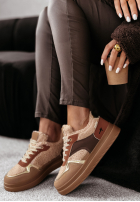 Adidași z kożuszkiem Crispy Fall camel