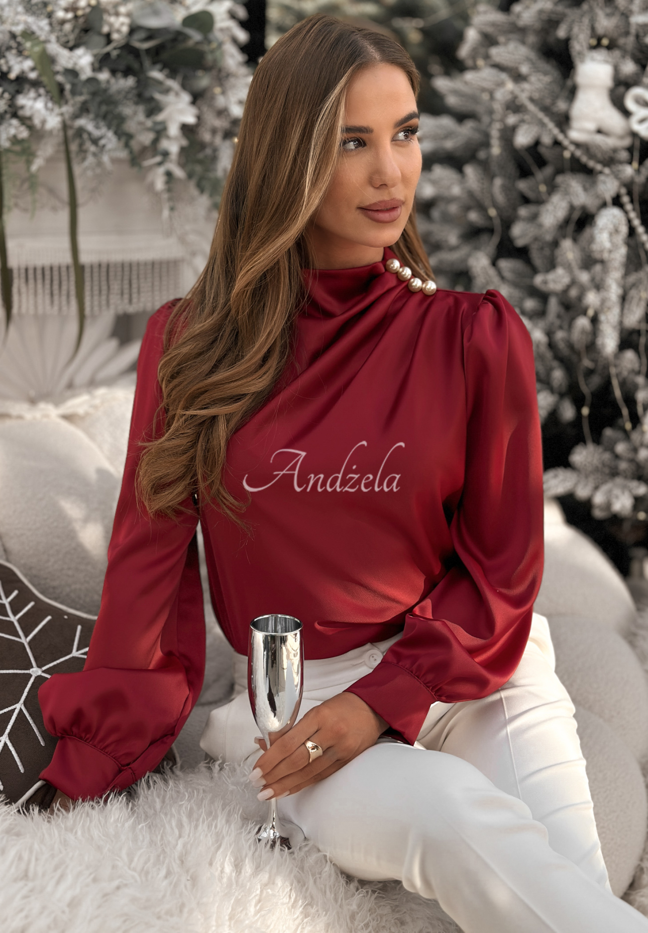 Bluză satinată cu perle și pliuri Looking At