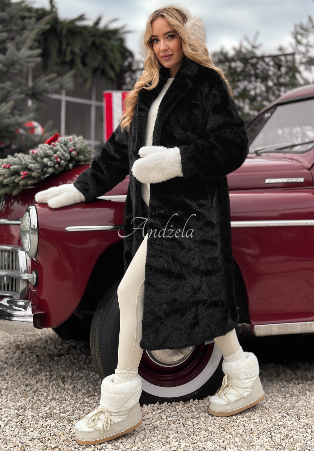 Pardesiu lung de blană Beside The Fire